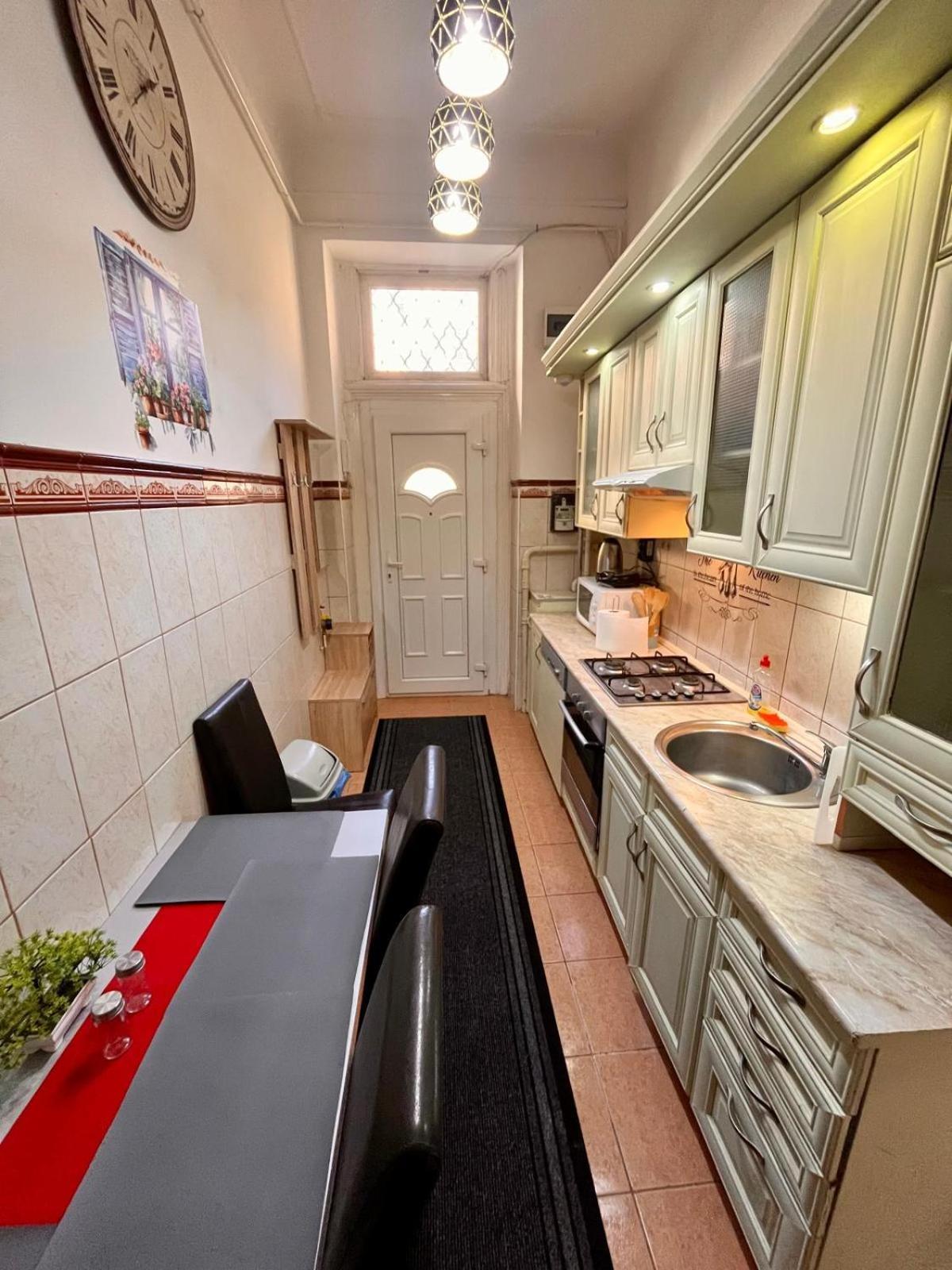 Kalvaria With Balcony, Free Parking And Ac Budapest Luaran gambar