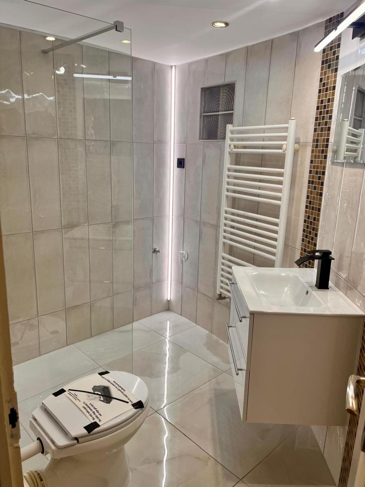 Kalvaria With Balcony, Free Parking And Ac Budapest Luaran gambar