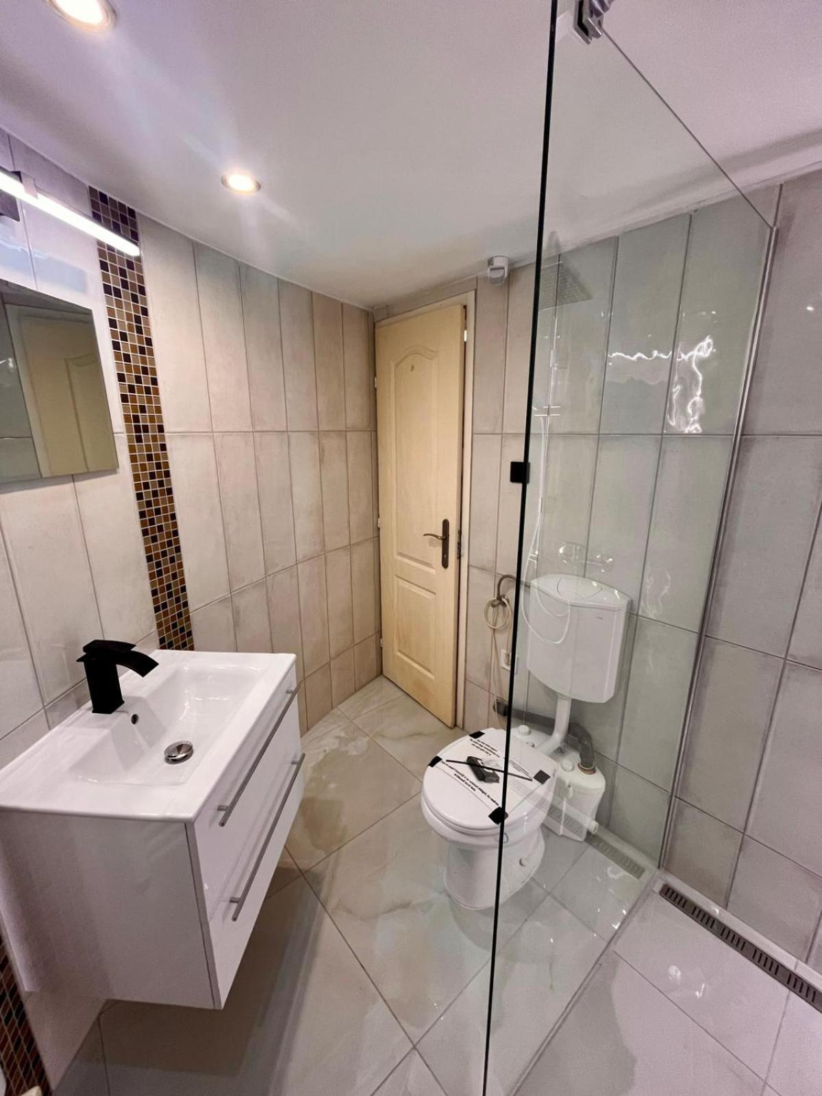 Kalvaria With Balcony, Free Parking And Ac Budapest Luaran gambar