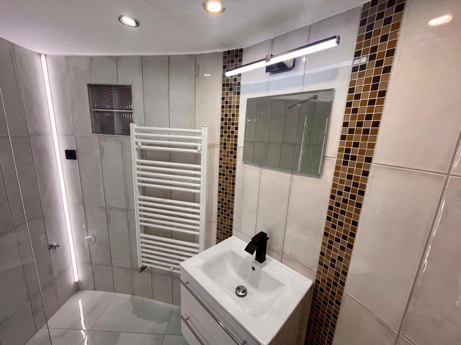 Kalvaria With Balcony, Free Parking And Ac Budapest Luaran gambar
