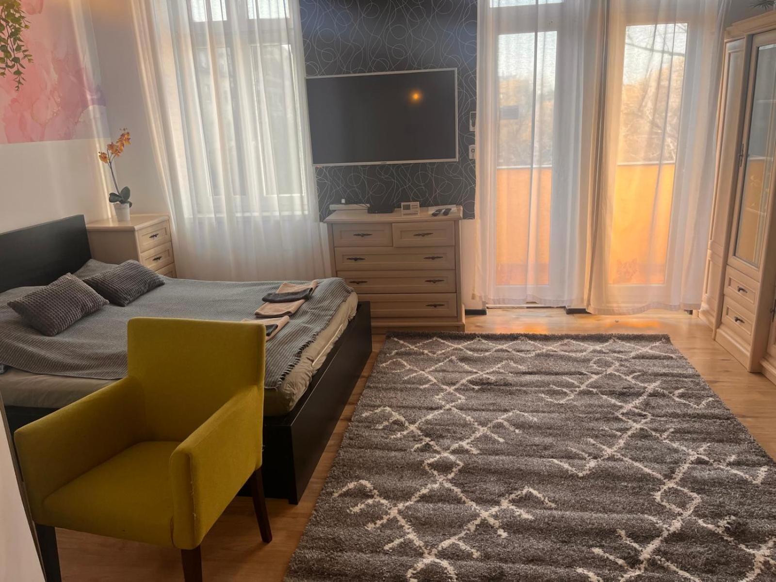 Kalvaria With Balcony, Free Parking And Ac Budapest Luaran gambar