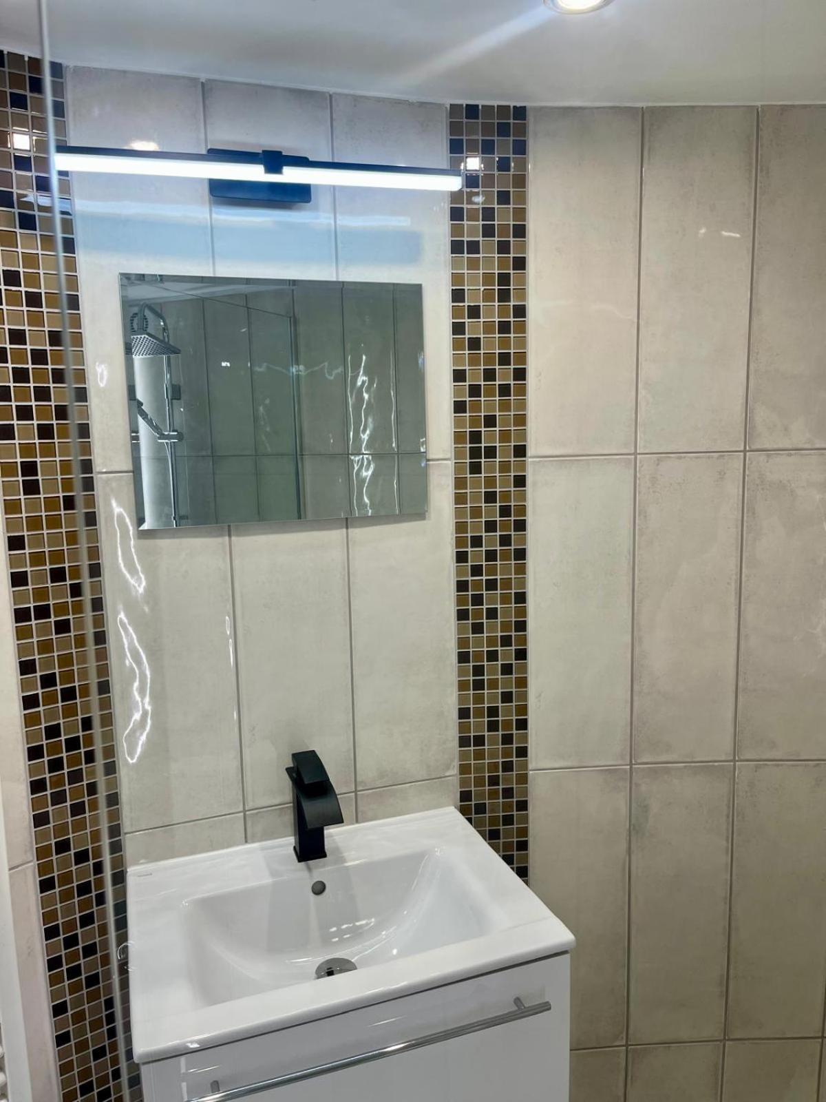 Kalvaria With Balcony, Free Parking And Ac Budapest Luaran gambar